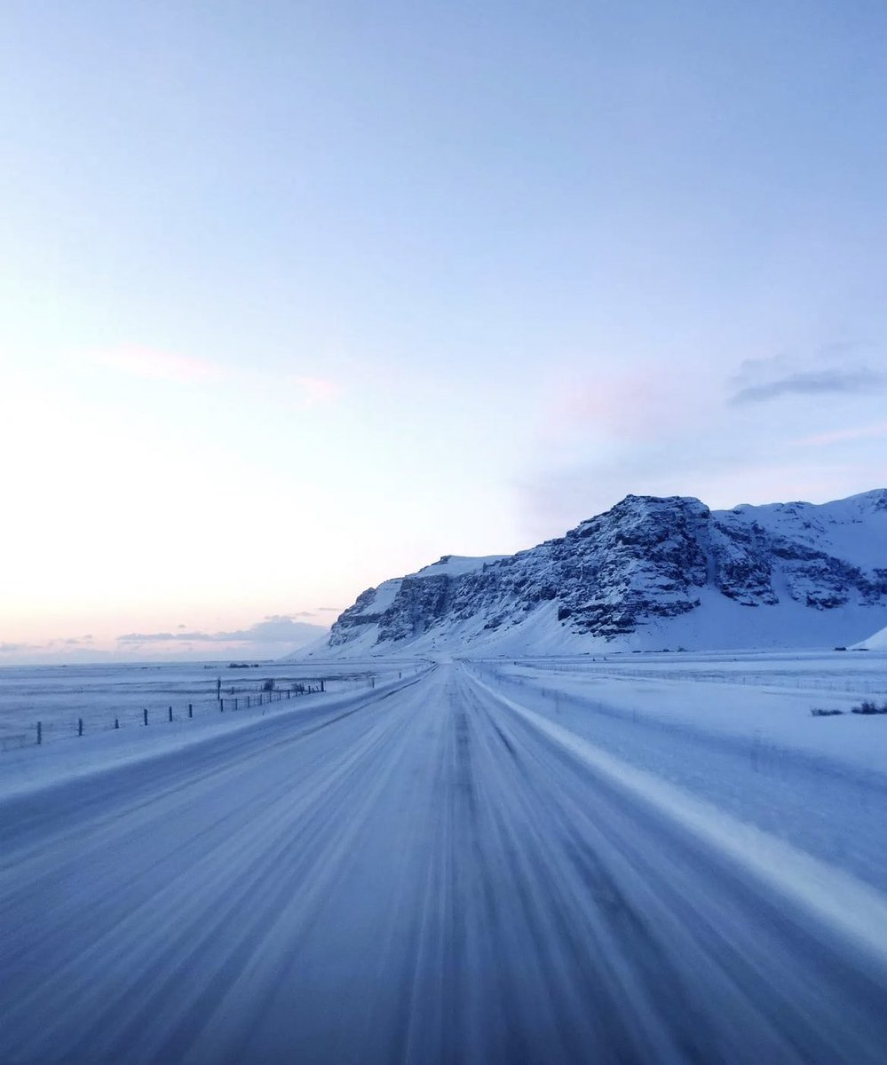 earthcurated's tweet photo. Frozen sunset, Iceland ❄️ https://t.co/h6Bt1JFGui