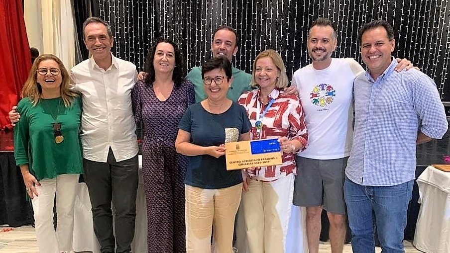 EducacionGobC's tweet photo. 👏🏾@EducacionCan y 57 centros educativos han obtenido la acreditación Erasmus+ en 2021 y 2022

🌍Durante las jornadas “La internacionalización desde el corazón” sus representantes recibieron el aplauso de la comunidad educativa

Consulta el listado en👇🏾
https://t.co/j7tzSikJBB https://t.co/N79j3RPxDg