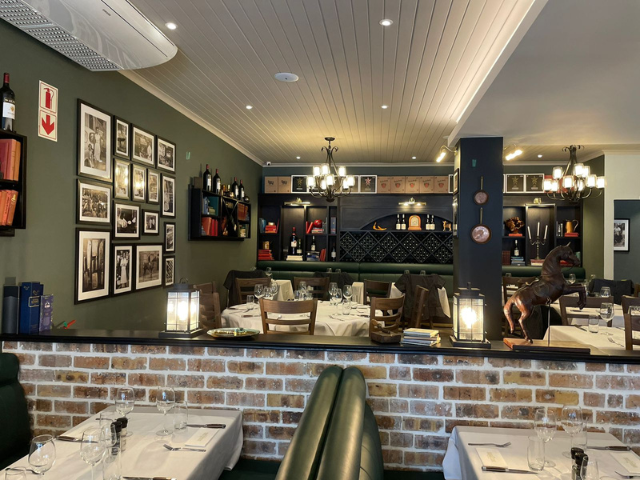 SeeffHermanus's tweet photo. Have you done yourself a favour of flavour recently? Do you love a good quality cut of meat, flame-grilled to perfection? With prime Class-A grain-fed beef that is matured for no less than 28 days, Hussar Grill more than makes the cut for a savourable steak. https://t.co/lYqmvNqEBq