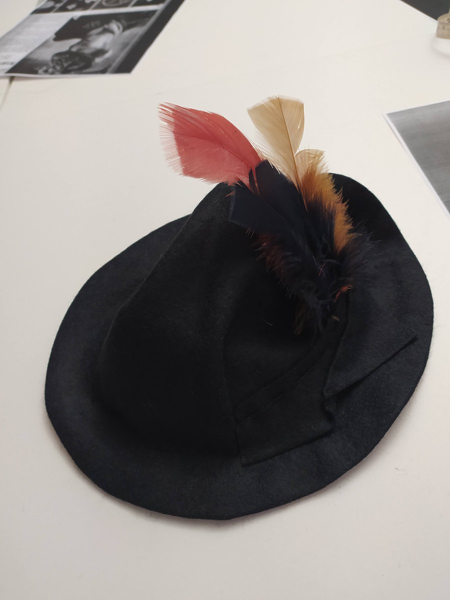 vt_isaac's tweet photo. Another wonderful chance to engage with the #embodiedturn in a workshop run by @Jojo25216605. Recreating #1940s hats following instructions from #PicturePost with students from @hoadbrighton prompted reflections on education, tacit knowledge, feminism &amp; materials. https://t.co/btKbvNZc1L