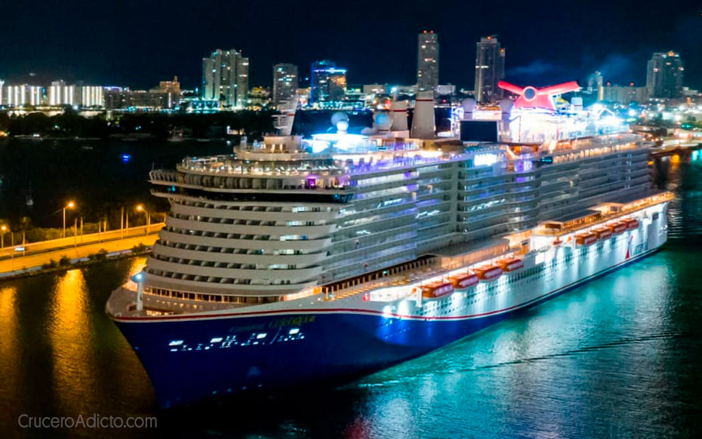 CruceroAdicto's tweet photo. 🔥@CarnivalCruise  bautiza #CarnivalCelebration en su nueva terminal F del puerto de #Miami. El nuevo buque insignia comienza hoy su temporada por el #Caribe.
✳️Te los contamos aquí➽ https://t.co/JfR5jUaDT9

#cruceros #CarnivalCruiseLine #Funships https://t.co/2sFzsXYIcL