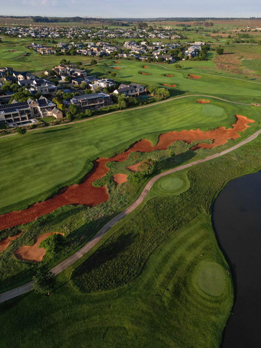 How's that for a view? 😍
 
Enjoy these breathtaking views while perfecting your swing. 

Book now at serengeti-estates.co.za/book-tee-times/⛳

#SerengetiEstates #EstateLiving #ForgedByNature #GolfEstate #GolfCourse #Golf #GolfLife #Golfer #GolfPlayer #GolfSwing #Golfing #SerengetiMoments