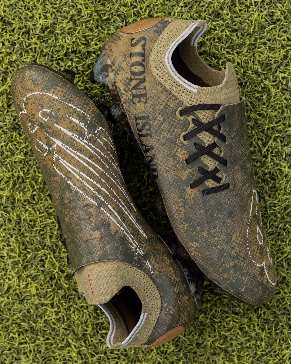 stoneisland's tweet photo. Stone Island | New Balance
First Ever Football Collection 
https://t.co/RbBXiKwrGT

The Furon v7 and the Football Kit are now available.

#StoneIslandNewBalance
@newbalance https://t.co/Av95SNYvdQ