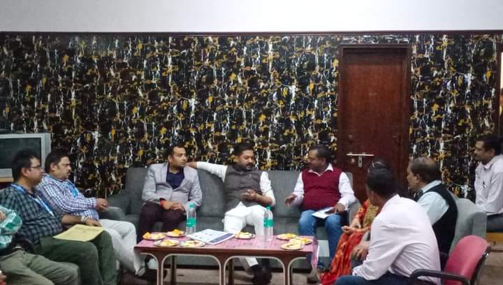 KumarJaimangal's tweet photo. आज चन्द्रपुरा रुलर वाटर सप्लाई स्कीम में आ रहे व्यवधान को लेकर के डीवीसी के अधिकारी, पेयजल स्वच्छता विभा��� के अभियंता, प्रखंड प्रमुख, बीडियो, सीओ के साथ सकारात्मक वार्ता हुई। सप्ताह-दिन के अंदर समस्याओं को सुलझा करके योजना को पुनः चालू कर जल्द से जल्द, पूरा करने पर सहमति हुई। https://t.co/EwmgZsEvj7