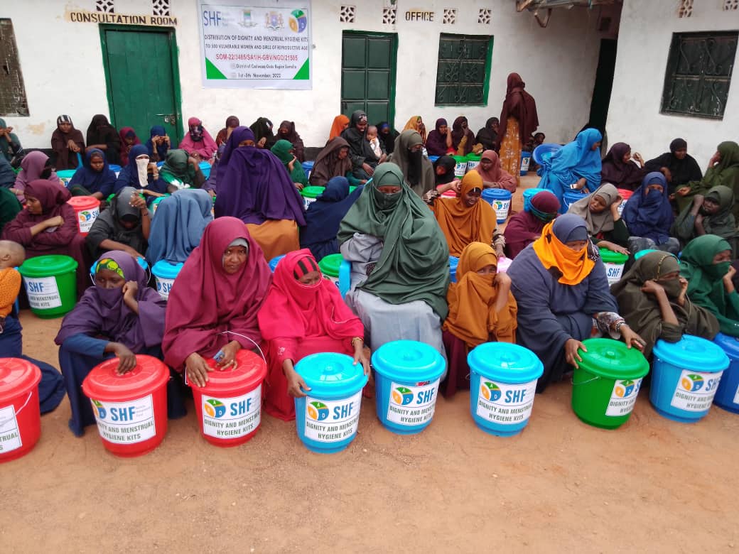 Ard_somalia's tweet photo. #ARD distributed dignity and mensural kits to drought affected vulnerable women &amp; girls in #Elwak, #Gedo- #Jubbaland. https://t.co/SX87nbCAcy