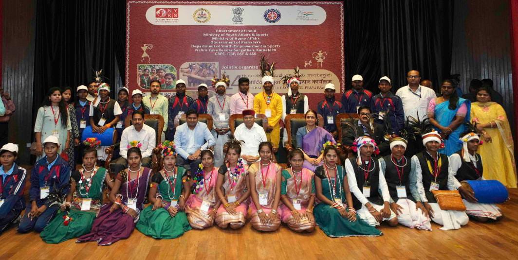 mybkarnataka's tweet photo. Inaugural Function of 14th Tribal Youth Exchange Programme  (200 youth) in the presence of Hon’ble Governor @TCGEHLOT , @shalinirajnish Shri. M P Mullai Muhilan, IAS commissioner DYES.@Nyksindia @ministryofhome1 @dyesdept @YASMinistry @mullaimuhilan @nykskarnataka @nykssouthzone https://t.co/blDfwnmkY7