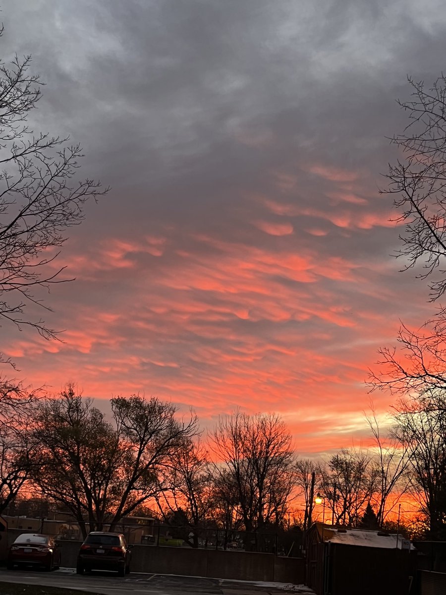 E__millz's tweet photo. "I send my love for you with the sun. So when sets and rise, it paints a beautiful picture in the sky. That way everyone can see, just how much you mean to me."-E. https://t.co/fhohJbaOYw