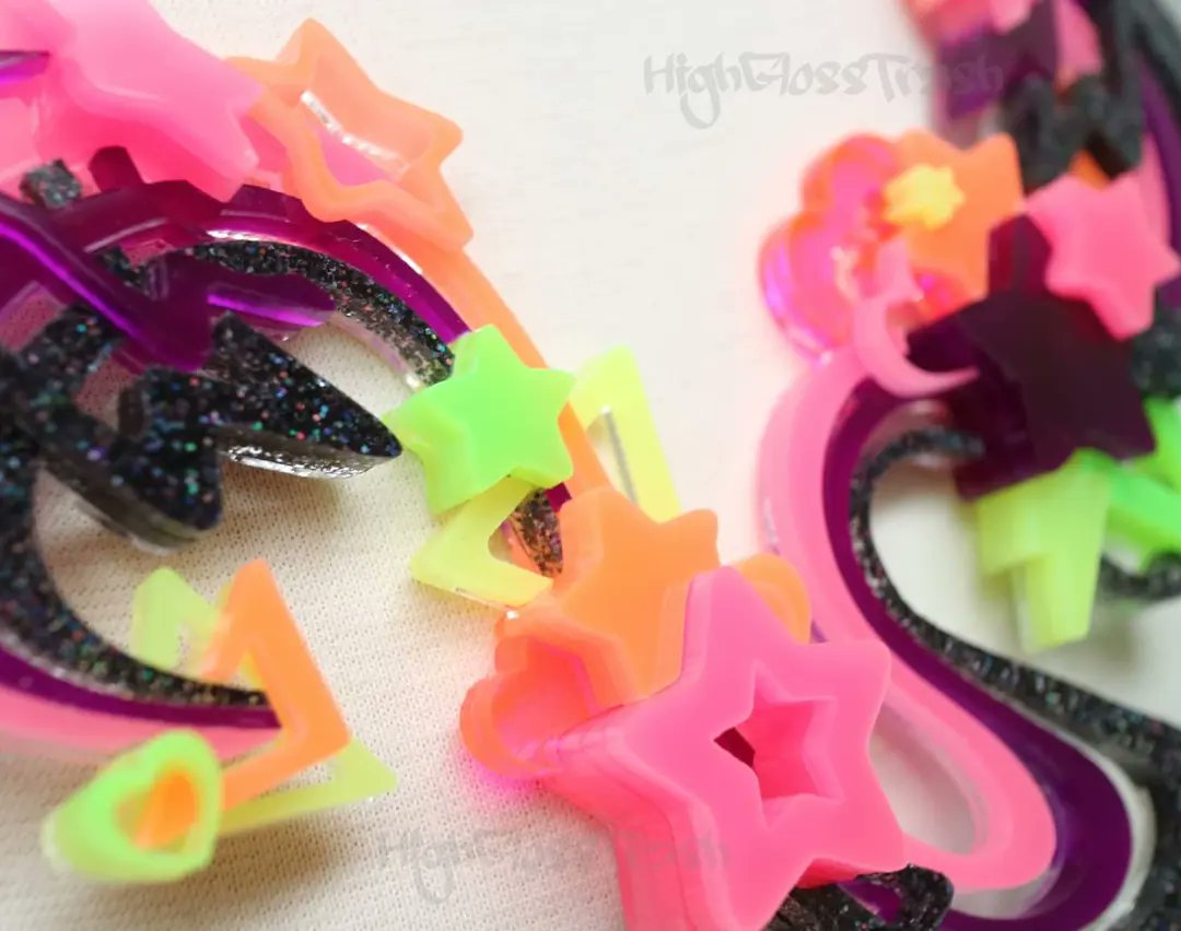 HighGlossTrash's tweet photo. Made some Neon Necklace goodness. 
#synthwave inspired. https://t.co/hkxcYyivPx