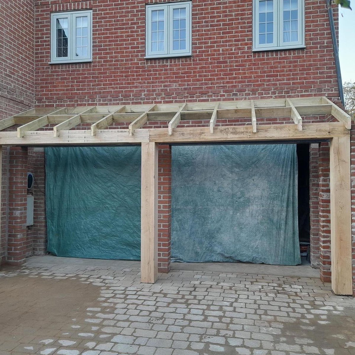 MasterTradesmen's tweet photo. This front extension to an existing double garage is almost complete in Selby thanks to one of our North Yorkshire based members. Looking forward to seeing it when it's finished. https://t.co/yKdgQEPSa0