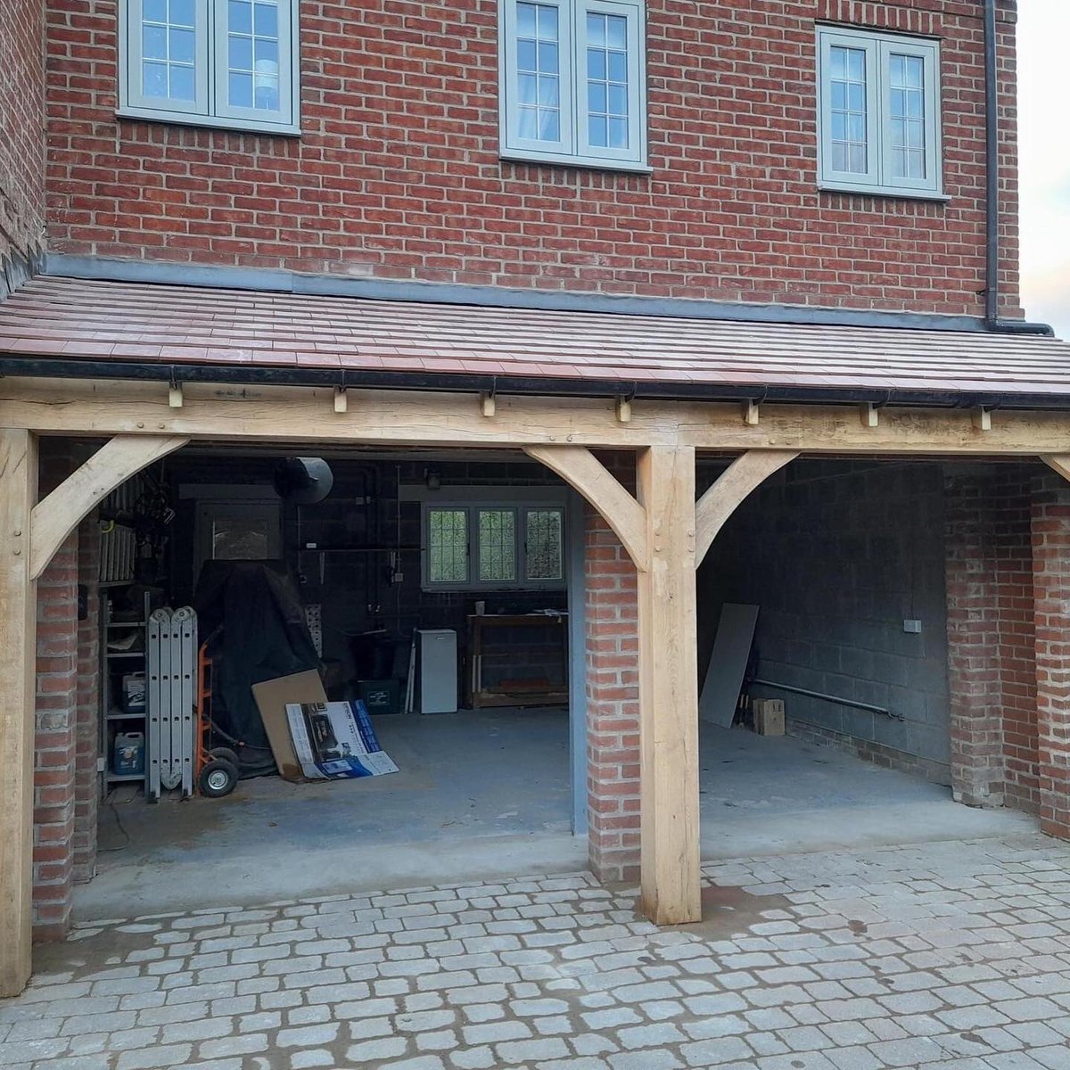 MasterTradesmen's tweet photo. This front extension to an existing double garage is almost complete in Selby thanks to one of our North Yorkshire based members. Looking forward to seeing it when it's finished. https://t.co/yKdgQEPSa0
