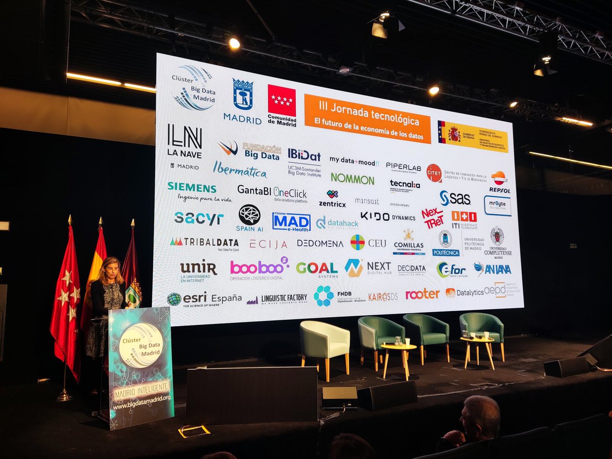 ClusterBigDataM's tweet image. Despide la tercera jornada tecnológica del @ClusterBigDataM en @LaNaveMadrid María Ángeles Prieto, Directora General de Economía y de @Madrid_MIA en @LaNaveMadrid, celebrando la colaboración fundamental público-privada #FutEcoDatos
bigdatamadrid.org/iii-jornada-te…
youtu.be/fvx3HnnAZkM
