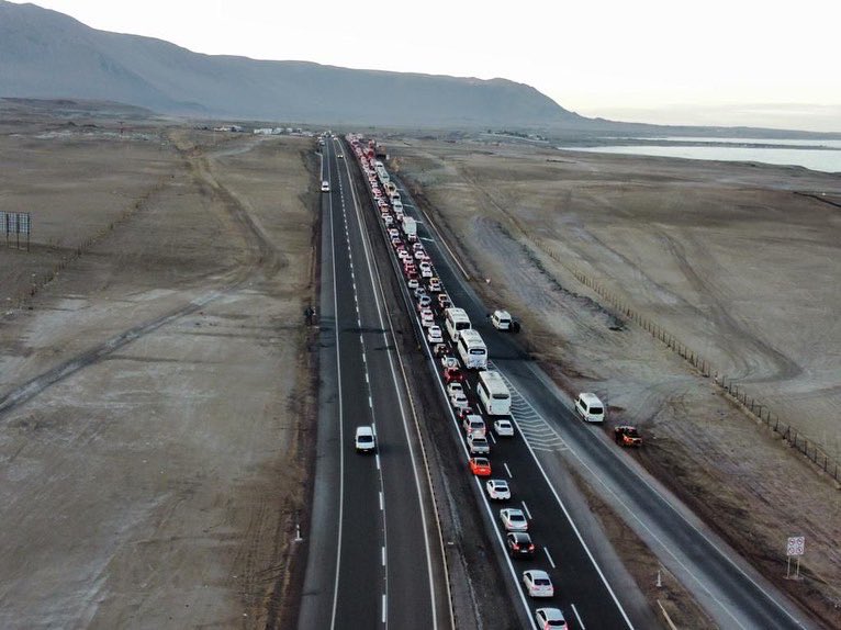 AGCOND_Chile's tweet photo. #Iquique Ruta 1.....bastante congestión por la Movilización
aguante a los colegas en la movilización...
#CamionerosChilenos
https://t.co/7RhRf3QO4C 
🚛♥️🇨🇱🇨🇱🇨🇱 https://t.co/lJHUifzQDD