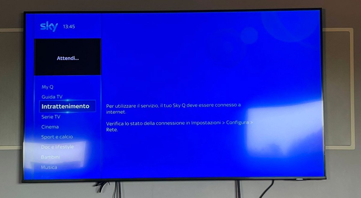 didato_fra's tweet photo. @SkyItalia  Ormai da un mese così in maniera altalenante... Guys che faccio pago? @Codacons @ https://t.co/oN5WfLTTLX