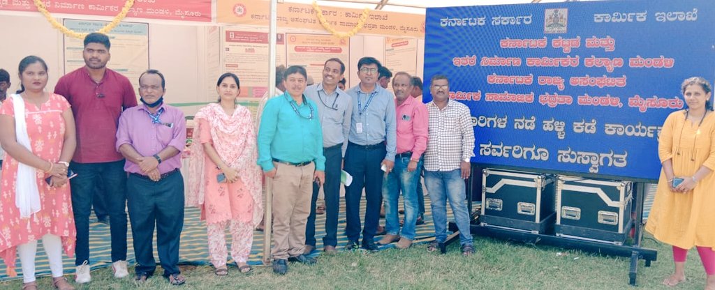WorkersBoard's tweet photo. ಮೈಸೂರು ಜಿಲ್ಲೆ ಹೆಚ್ ಡಿ ಕೋಟೆ ತಾಲೂಕಿನಲ್ಲಿ ನಡೆದ 'ಜಿಲ್ಲಾಧಿಕಾರಿಗಳ ನಡೆ-ಹಳ್ಳಿಯ ಕಡೆ' ಕಾರ್ಯಕ್ರಮದಲ್ಲಿ ಮಂಡಳಿಯ ವತಿಯಿಂದ ನೋಂದಾಯಿತ ಕಟ್ಟಡ ಕಾರ್ಮಿಕರಿಗೆ ವಿವಿಧ ಸೌಲಭ್ಯಗಳನ್ನು ಮಾನ್ಯ ಕಂದಾಯ ಸಚಿವರಾದ ಶ್ರೀ @RAshokaBJP ಅವರು ವಿತರಿಸಿದರು.

#Mysuru #HDKote #KBOCWWB #ಶ್ರಮಮೇವ_ಜಯತೇ #ToolKitDistribution https://t.co/fERhR2fKJj