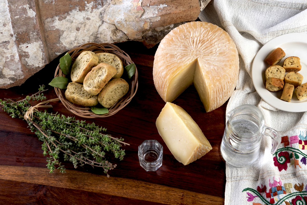 Incred_Crete's tweet photo. Some of our favorite traditional Cretan delicacies together! How about yours?

Κάποια από τα αγαπημένα μας κρητικά καλούδια σε μια φωτογραφία! Ποια είναι τα δικά σας;
#incrediblecrete #sensetheauthentictaste #incredible_crete  #Crete #food #cretancuisine #agrocrete #cretanrecipes https://t.co/iqrbi02DN7