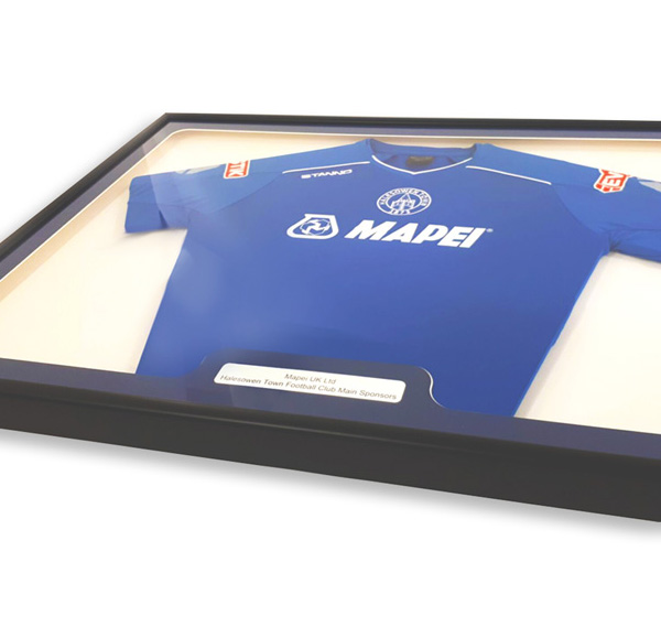 DunnsImaging's tweet photo. Our memorabilia framing allows you to frame any  bespoke items in a choice of different mouldings and mounts that compliment your items perfectly. We handle all these specials items with care🥰#framing #b2b #personalisedgift #printing #camera #photography #photographer https://t.co/N8BQuFeG1z