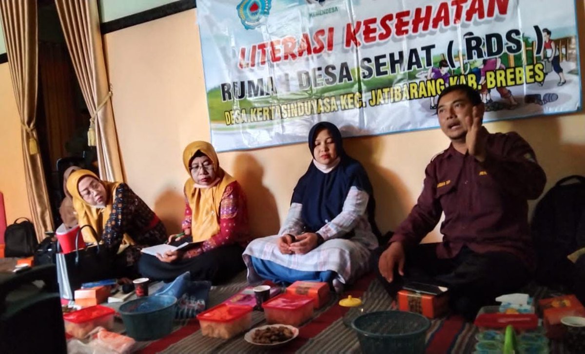 Agus2Prihanto's tweet image. Literasi Kesehatan RDS dalam pertemuan Kader Posyandu Mawar Putih Desa Kertasinduyasa 
Senin, 21/11/22
#TPPJatibarangBrebes
#RDS
#KPM
@halimiskandarnu
@kemendespdtt
@bpsdmkemendesa
@taufikmadjid71
@yusradaridesa
@tppkemendes
@TPPJateng
@EvyNurmilasari
@AhmadMunsip
@beta_nurcholis