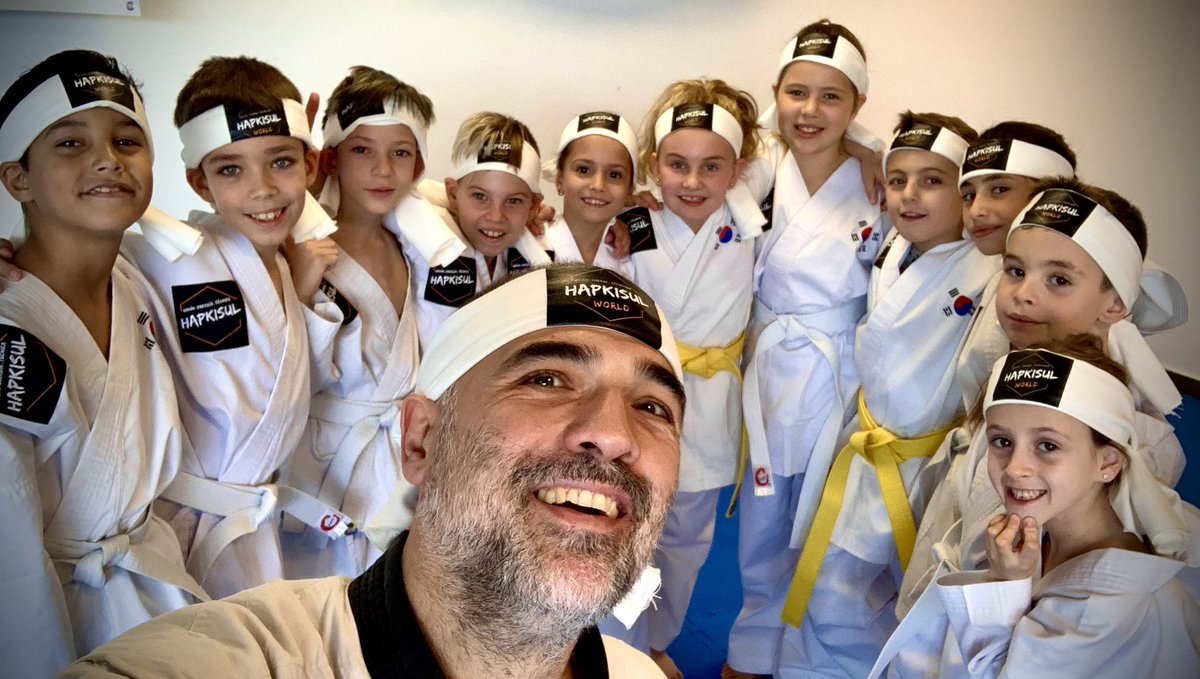 HapkisulWorld's tweet photo. HAPKISUL WORLD
Master Andrés Roig with his Hapkido kids
#MasterAndrésRoig
#andresroighapkido
#Hapkido #합기도
#Hapkisul #합기술
#HapkisulStyle
#TheNewEraOfHapkido
#hapkisulkids #hapkidokids https://t.co/7LMtezWs9A
