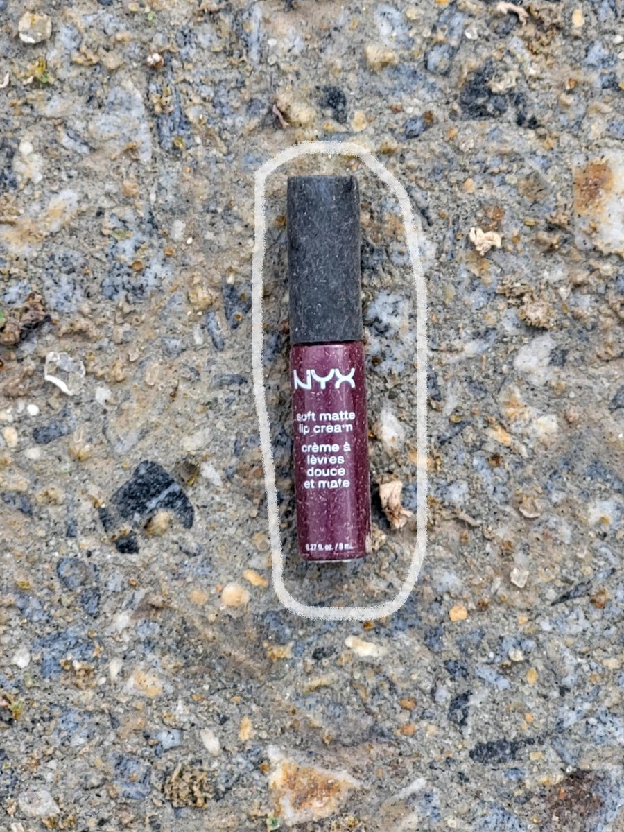 StratMaterials's tweet photo. π¨ The latest #ContaminationCrime scene involves a tube of lipstick found in our glass pile. Unfortunately, it is the end of life for this material. This is an excellent reminder to recycle right!
#SingleStream #Recycling #glassrecycling #RecycleRight #MRF https://t.co/C8T795mM2o