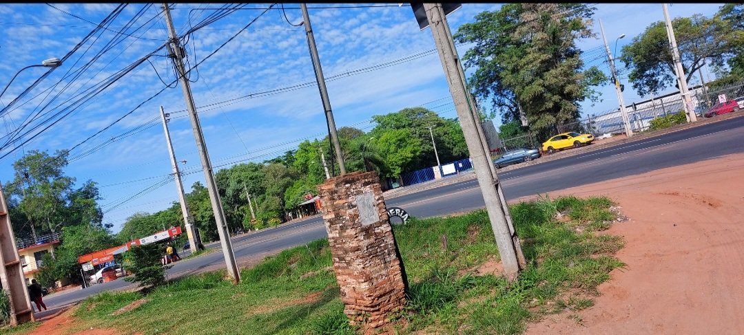 NuevoHogarEmpr1's tweet photo. 📍 Ñemby , a metros de Acceso Sur
#REMATO 🌳Terreno de 570 m2 Sobre calle principal Bernardino Caballero (próxima a asfaltarse )
🚍Líneas de colectivo frente mismo al lote
🏷85.000.000 Gs
✅️Título e impuesto al día
📞 (0971) 306-270 https://t.co/RNDzPKdKmt