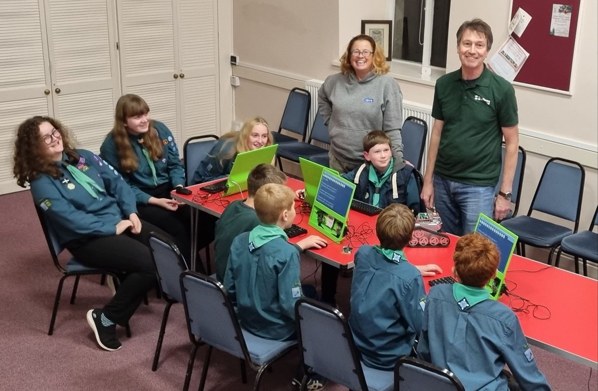 TechCornwall_'s tweet photo. @astrotutor9 was with @RoweIT and the 1st St Neot Scouts at the weekend teaching them how to programme our Mars Rover Robots using python. #Engagedkids #Scouts #CornwallTech https://t.co/yiM3rbfWe4