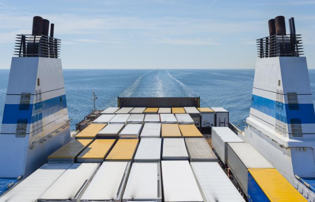 _JillKennedy's tweet photo. Countries are more reluctant to trade and share with countries dissimilar to themselves but more than willing to trade cross-border with their allies. This may lead to both opportunities and risks for #investors. https://t.co/M8pwNDKGmR https://t.co/2bcnQzwp4e
