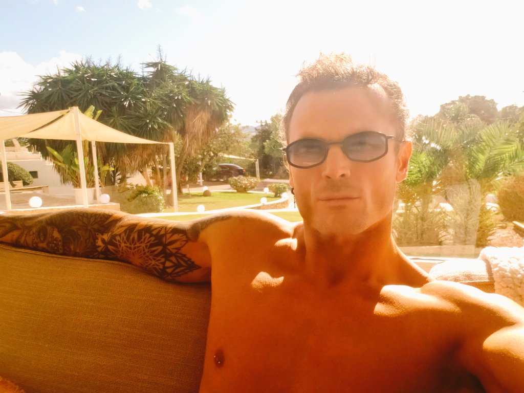 REALHOTSAINT's tweet photo. Lifestyle 😎☀️🏡
For more click 👉 https://t.co/BiFvLtbJIH https://t.co/GfrdIliesM