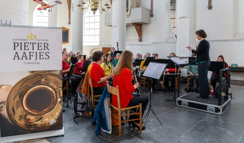 Om in de Kerstsfeer te komen. Kom naar het kerstconcert middenorkest van @PieterAafjes  op 10 december. #culemborg #muziekindestad
culemborgklopt.nl/evenement/kers…