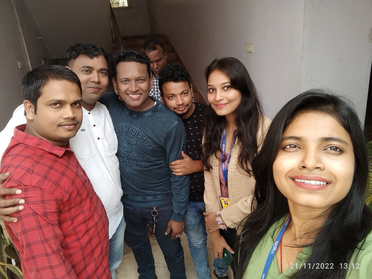 _Rojalin_rose's tweet photo. With #Babumahal team https://t.co/i7attxz2D7