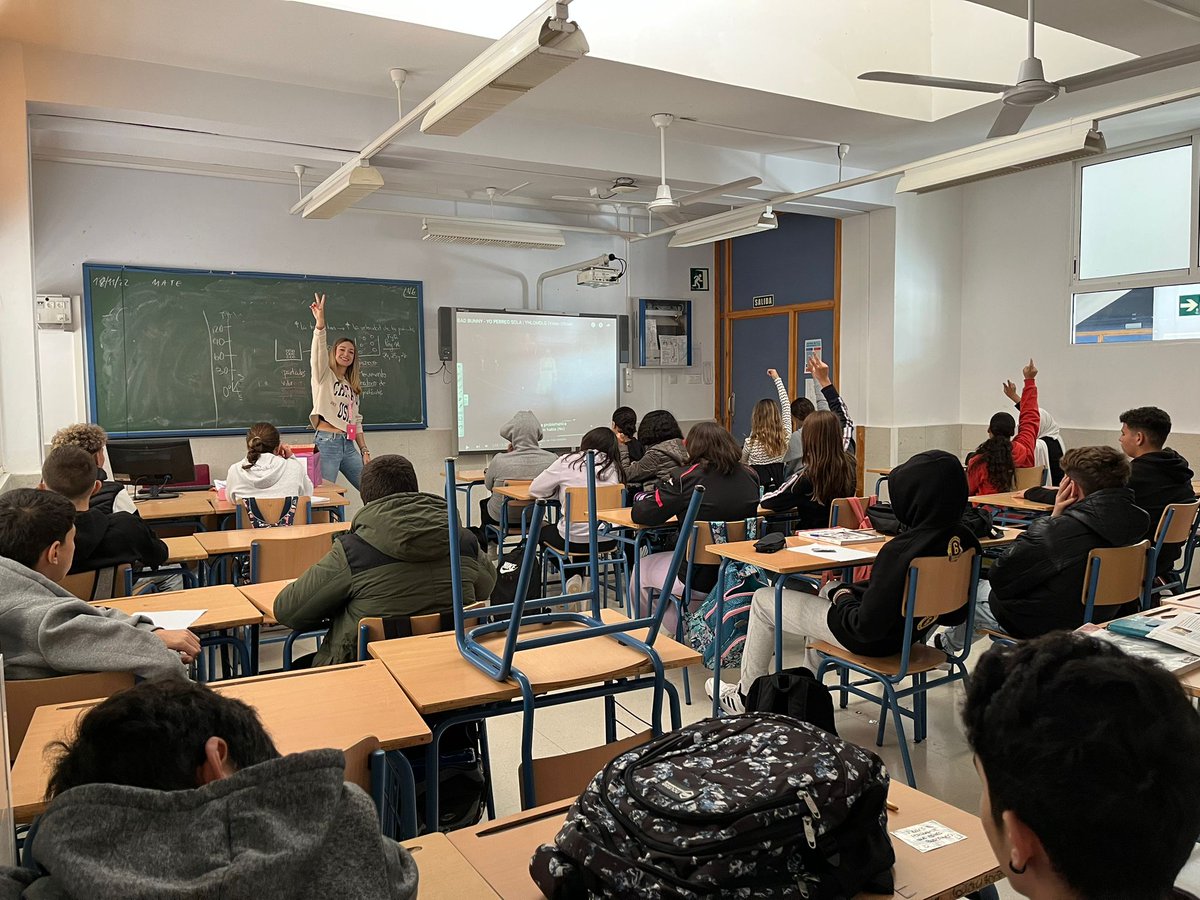 La Comisión contra la Violencia de Género del #HUnivPoniente ha iniciado las actividades de conmemoración del #25noviembre con un taller formativo dirigido al alumnado del IES Santo Domingo
#SomosPoniente #CadaPasoCuenta
<a href="/saludand/">Consejería de Salud y Consumo</a> <a href="/AlmeriaJunta/">AlmeríaJunta</a>
<a href="/peacro/">PEDRO ACOSTA</a> <a href="/CheloArtero/">Chelo Artero</a> <a href="/Salvamaroto/">Salva Maroto</a>