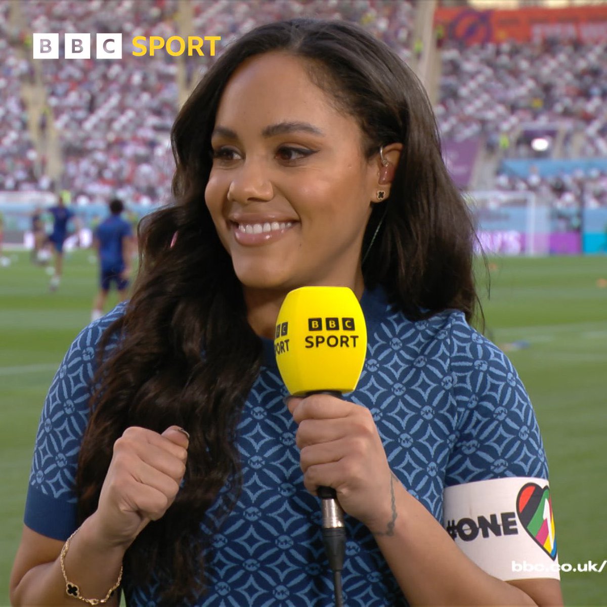 TJ_Knight's tweet photo. Alex Scott proving she has more balls than England and all of the other teams who backtracked on their decision to wear a #OneLove armband, what a queen! https://t.co/Zl0KdR6qTC