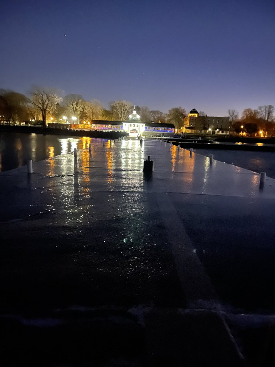 DaveLesesky's tweet photo. Trying to catch the Fall Brawl walleye! A little icy on the pier! https://t.co/0aijx9IB8Q