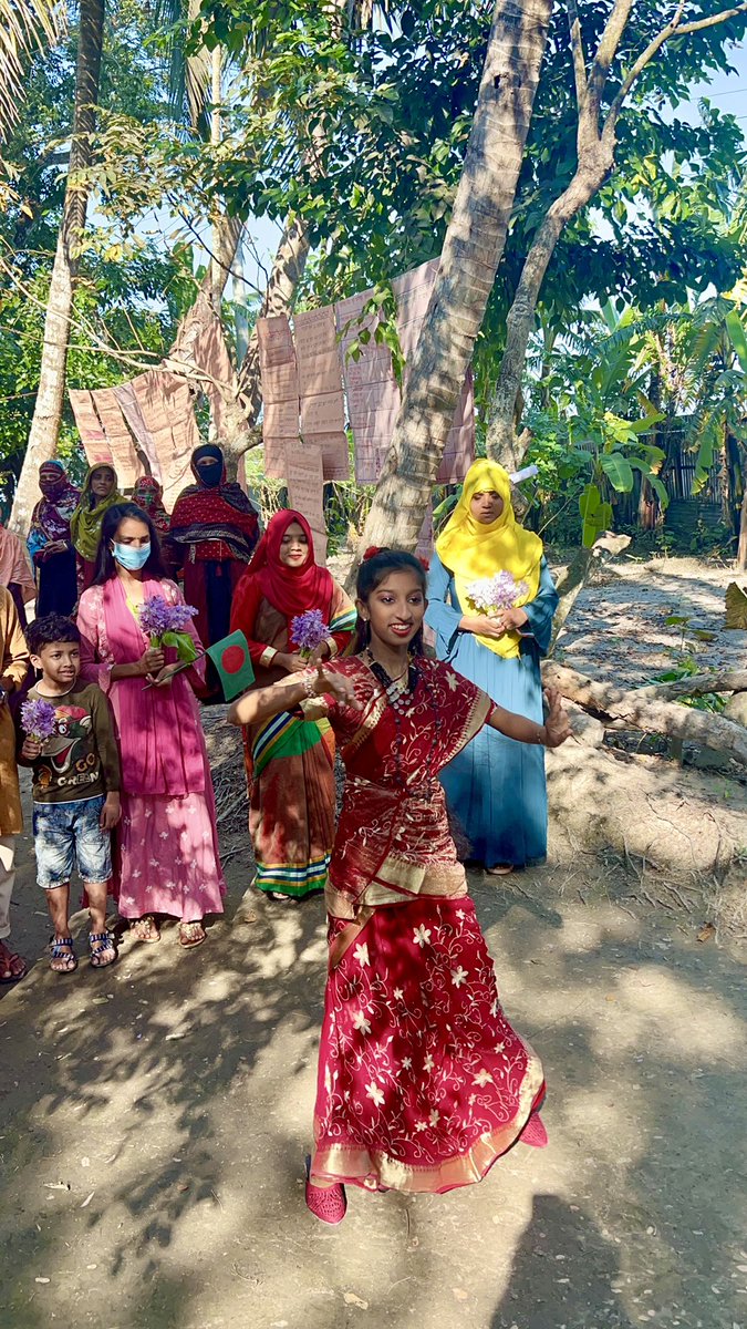 ritahoukayem's tweet photo. The power of youth’s voices📢,the integration of men👨‍👩‍👧‍👦 &amp; the ➕influence of faith leaders☪️✝️🕉 in combatting #childmarriage was greatly demonstrated today through a @CanadaDev-funded🇨🇦 @WorldVision @worldvisioncan project in #Khulna,#Bangladesh🇧🇩.@CanHCBangladesh #GirlsNotBrides https://t.co/tQQJOUVNCH