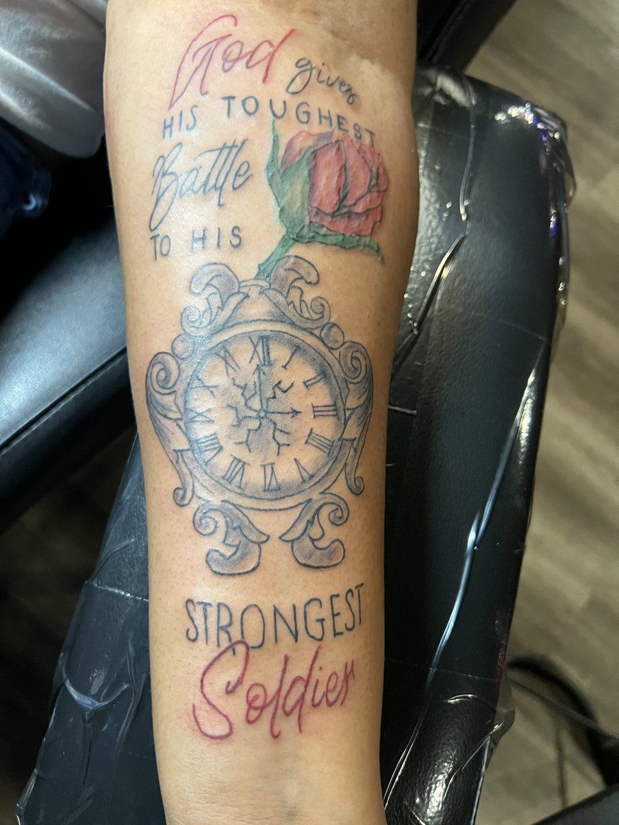 PlaycatcherT's tweet photo. STOP WHAT YOU DOING AND BOOK THE #SexiestTattooArtist ‼️ SIMPLY TEXT TATTOO TO  7726670059 ‼️
 ‼️ASK ABOUT DEALS ‼️
Repost and tag 💰💸
#bookme #tattoos #tattz #tatts  #tattooartist #fortpierce #treasurecoast  #smallbusiness 
#SexiestTattooArtist 
#Artist #UpNext https://t.co/qe7A0z16G5