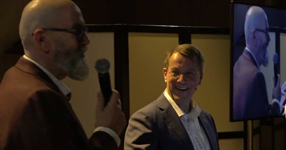 Het <a href="/HagaZiekenhuis/">HagaZiekenhuis</a> was 11 november het toneel van het #BIM Showcase event van <a href="/BIMcollab/">BIMcollab | Driving model-based collaboration</a>, <a href="/BeecotNL/">Beecot</a>, <a href="/BIM4ALL_nl/">BIM4ALL B.V.</a> en BIMlink. De vier BIM-partijen organiseerden samen een live demo van BIM en Facilitair Management. Lees het verslag op onze site! bimlink.nl/veel-enthousia…