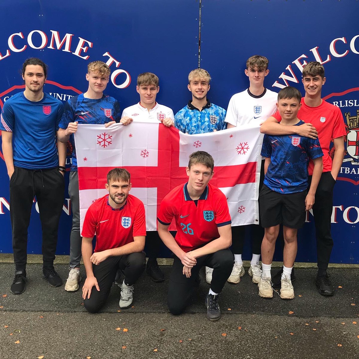 CUFCSportsColl's tweet photo. ⚽️🎄Our Christmas tree and BTEC students are World Cup ready!! 🏆🤩

🏴󠁧󠁢󠁥󠁮󠁧󠁿 COME ON ENGLAND 🏴󠁧󠁢󠁥󠁮󠁧󠁿 

#England #WorldCup2022 #Christmas 

@BBC_Cumbria @bbccumbriasport @CumberlandFA @ActiveCumbria @CUFCCST @officialcufc https://t.co/vrOMcsV1g4