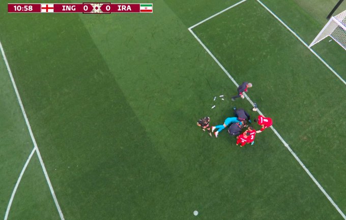 Beiranvand nằm vật xuống sân đau đớn