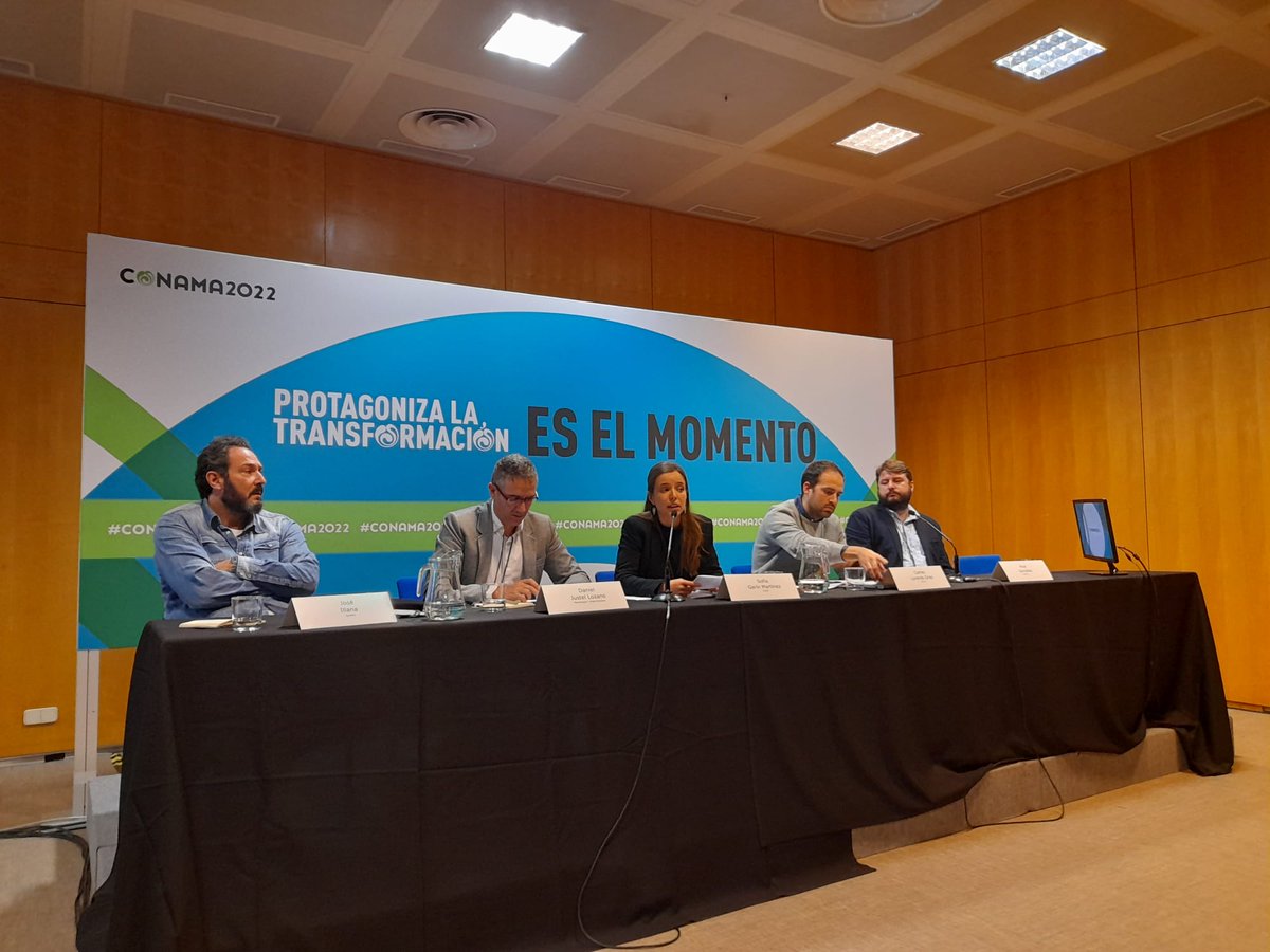 ineditinnova's tweet photo. 2️⃣ @sofia_sogamar ha moderado la mesa redonda “Del producto al servicio”, con Carles Lorente @HPEspana, Daniel Justel @MUnibertsitatea, José Illana @SomosQuiero y Raúl González #ecodicta, para hablar de los retos frente a las nuevas normativas de economía circular👏🏻 https://t.co/mHvg9k5Gwc