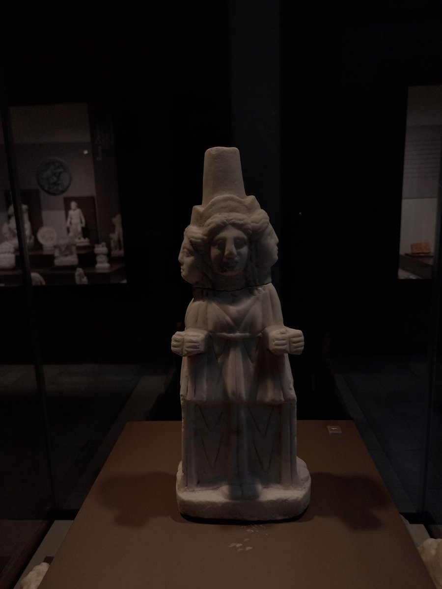 Eskişehir Eti arkeoloji müzesi
Hecate heykeli.
