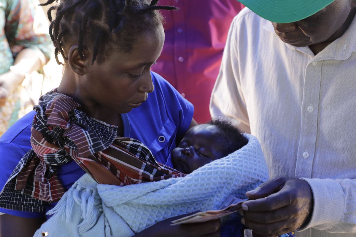 The Gov of 🇲🇿 launches the expansion of the #ChildGrant 0-2y, w/ support from UNICEF. 
The national expansion demonstrates strong commitment to improve child well-being and reduce poverty. W/ support of <a href="/UKinMozambique/">UK in Mozambique 🇬🇧🇲🇿</a>, <a href="/HCCanMozambique/">Canada au Mozambique, en Angola, et en Eswatini</a>, @SwedeninMZ, Finland &amp; <a href="/WorldBankAfrica/">World Bank Africa</a>.