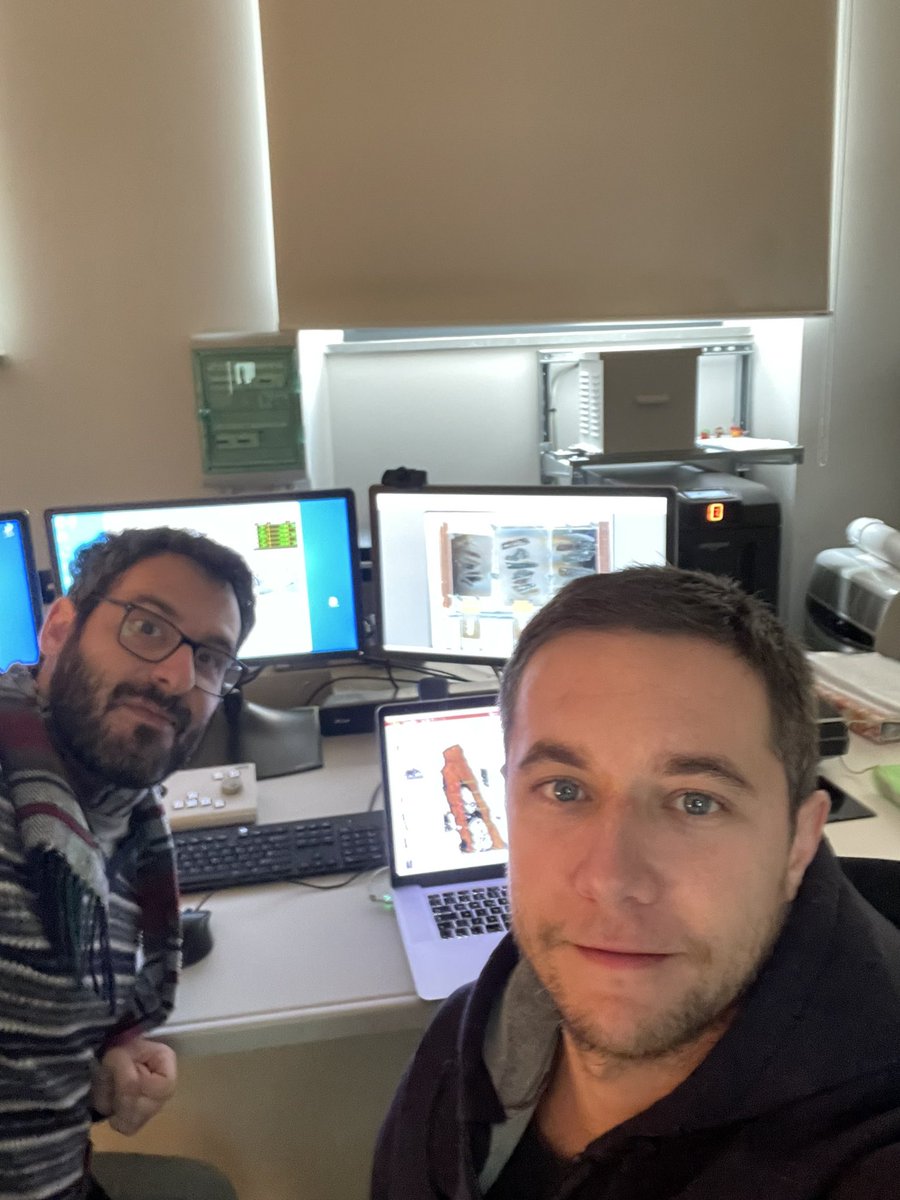 Today we are at the microprobe analyzing magmatic amphibole #petrology #volcanology <a href="/SSimone_Costa/">Simone_Costa</a> <a href="/GiacomoniPier/">Dr. Pier Paolo Giacomoni</a>