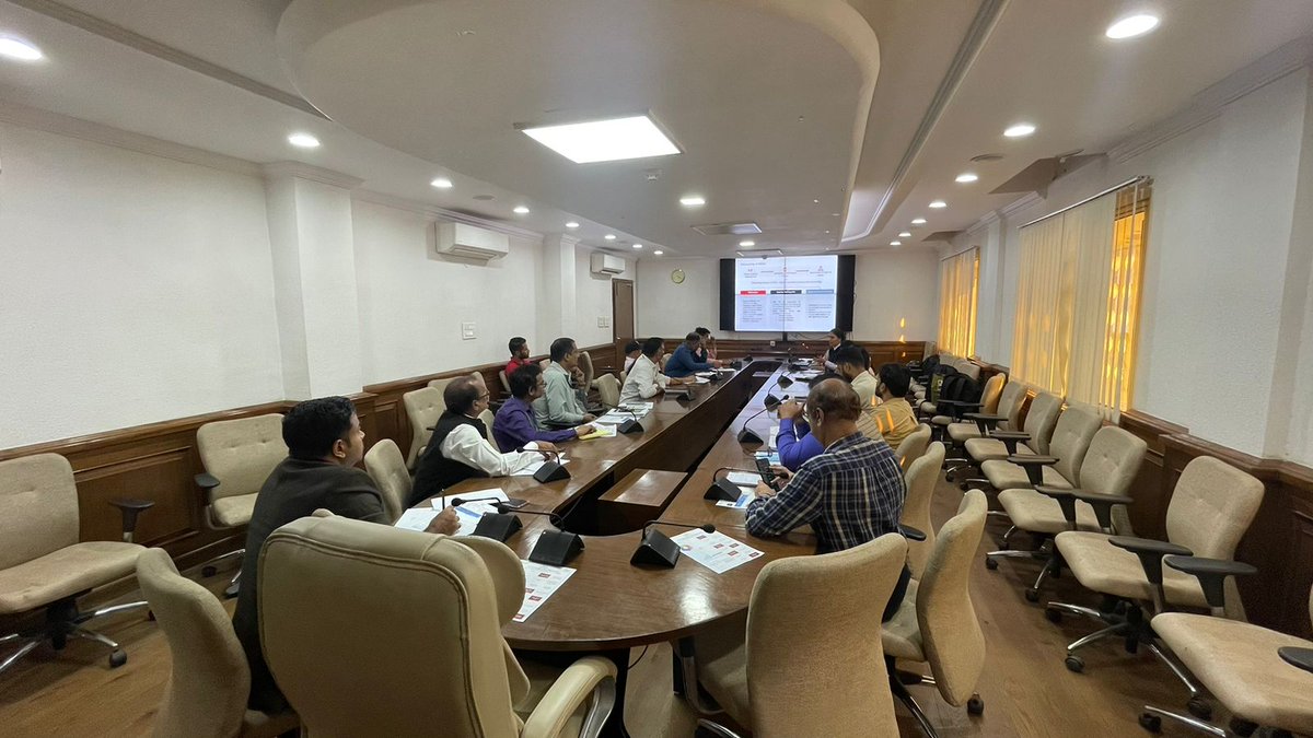 MoHUA_India's tweet photo. A glimpse on Focused Group Discussion with @ut_MoHUA team of @MoHUA_India held on 16th November for #MissionKarmayogi #iGOT platform begining the #CapacityBuilding journey of the officials of UT team. https://t.co/cuwVfBEjQX