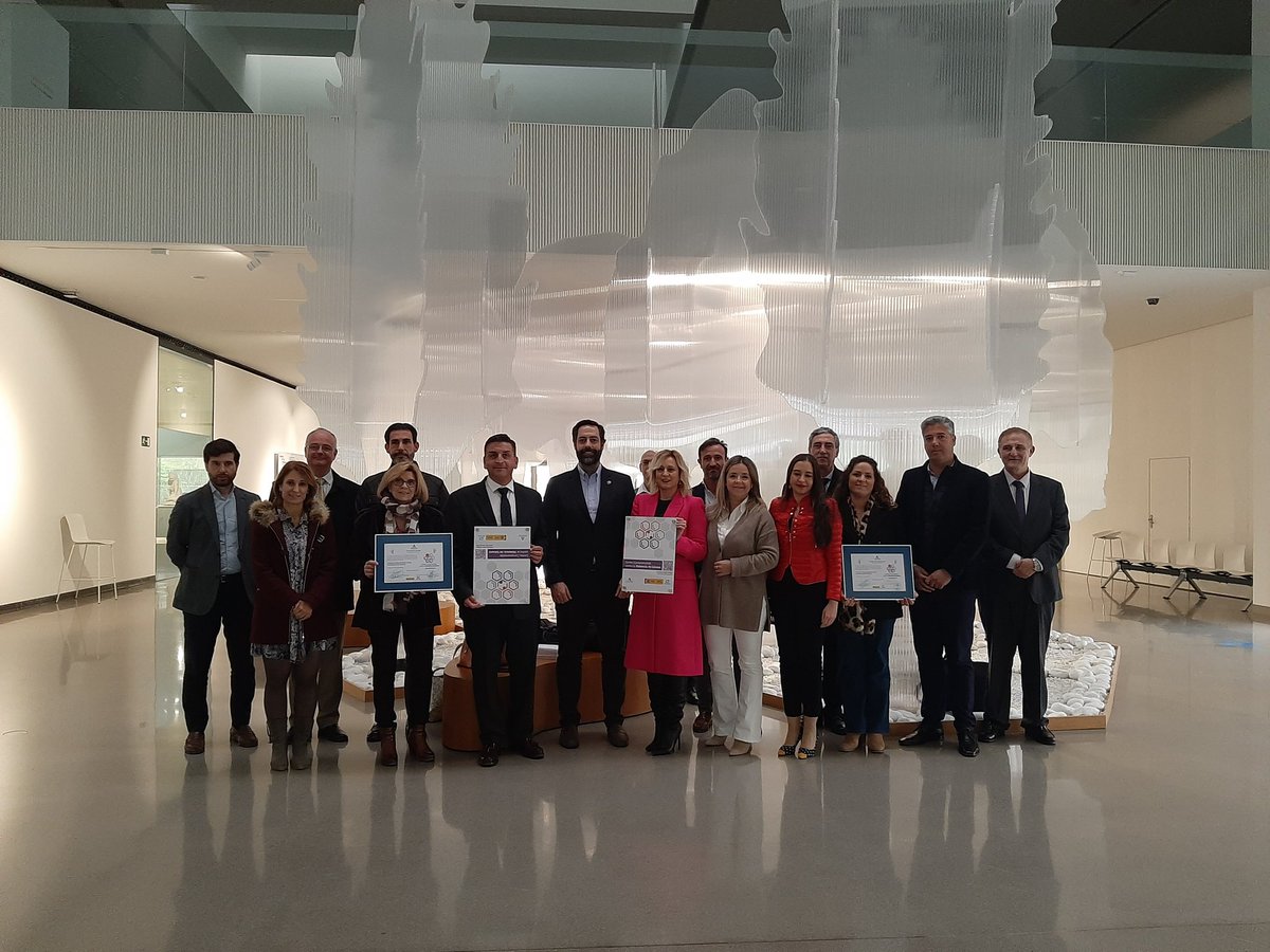Saludand_Jaen's tweet photo. 🏛 El Museo Íbero acoge las Jornadas sobre El Liderazgo de los centros sanitarios contra contra violencia de género ♀️ 

👉 Recogen la acreditación como centros 'Comprometidos Contra la Violencia de Género' el Hospital Alto Guadalquivir y el Área Sanitaria Nordeste 🏅 https://t.co/93DpbdX63y
