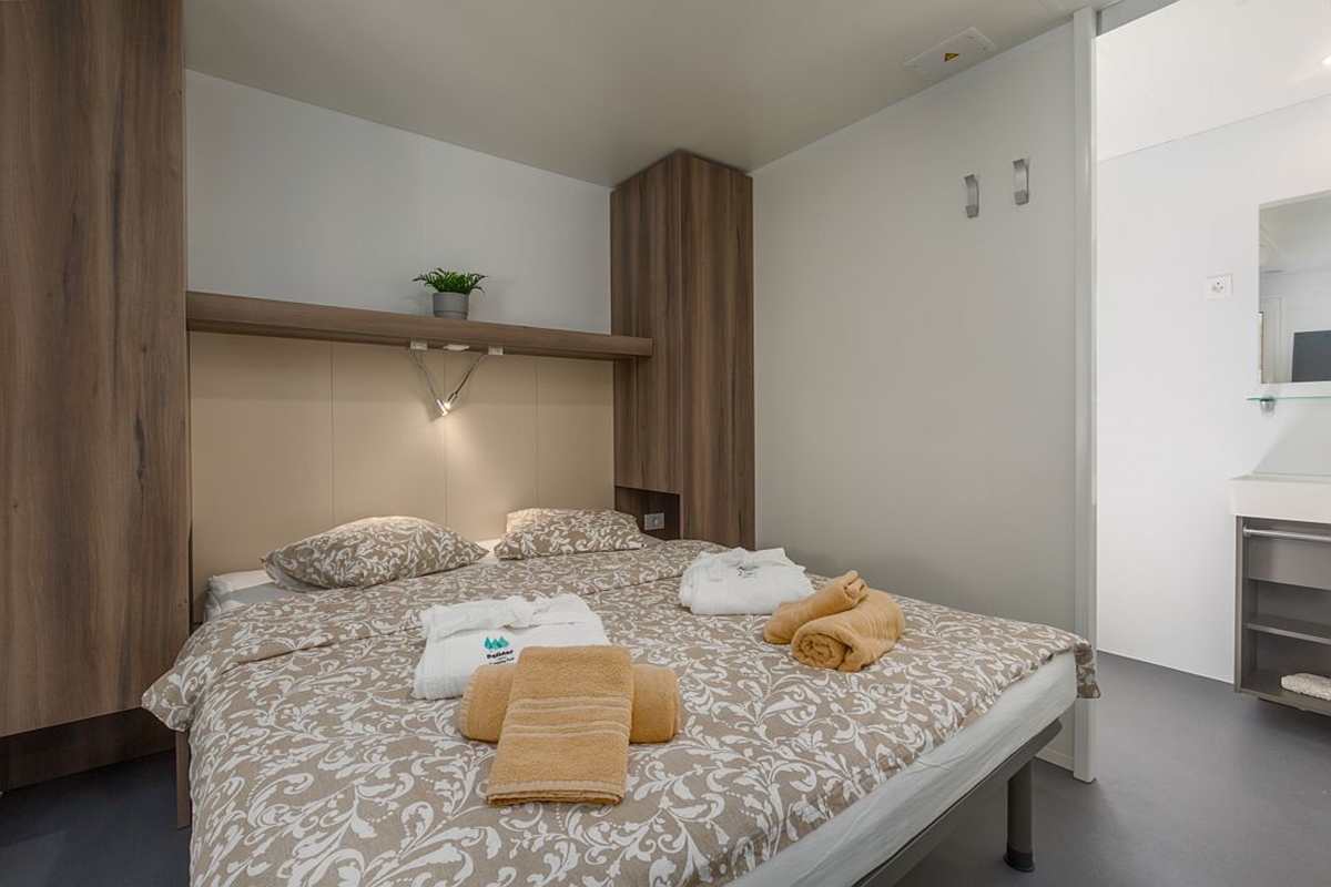Even when it’s cold outside, you’ll find a warm welcome and a cozy #mobilehome in Camping Polidor!❄️☃️ Luxury and comfort are always in-season!

Take a look here 😍
🔷 bit.ly/2z3Hpig

#adriaholidays #adriahome #adriaglamping #camping #mobilehomes #croatia #istria