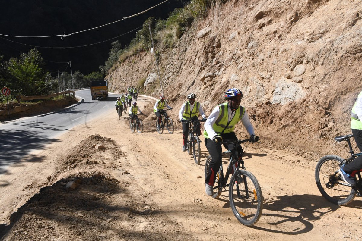 GajrajCorps_IA's tweet photo. #ECTTAA - A cycling expedition by #IndianArmy covering 85 km of challenging mountainous terrain from #Rupa to #Kimi as part of Eastern command Trans Theatre Adventure Activity - flagged off today.
@adgpi
@MyGovArunachal
@easterncomd https://t.co/AJ1sIJiaQa