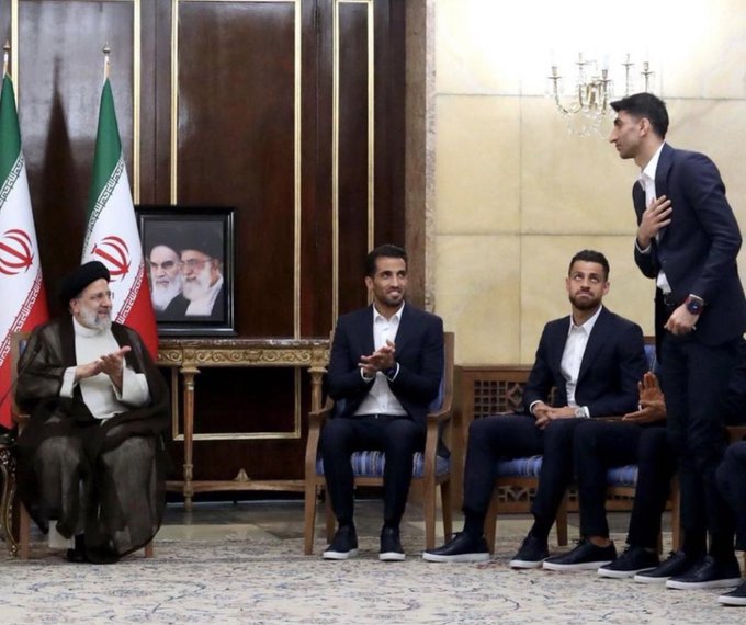 beni_ta1's tweet photo. واسه همین ۱۳ دقیقه حضور تو جام‌جهانی شرف خودتو فروختی بی‌غیرت؟

اون روزا گذشت که می‌گفتیم ما برای هیچ انسانی بد نمیخوایم و از شکستش خوشحال نمیشیم
اتفاقا ما از شما بیزاریم و ازینکه جام‌جهانی تنها ۱۳ دقیقه بهت وفادار موند خوشحالیم مزدور بیشرف

#مهسا_امینی https://t.co/ZJoe2zJiWg
