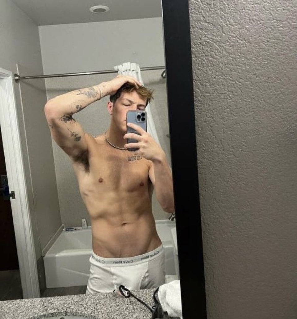 myfavmalecelebs on Twitter: "TAYLER HOLDER Which celebrities do you