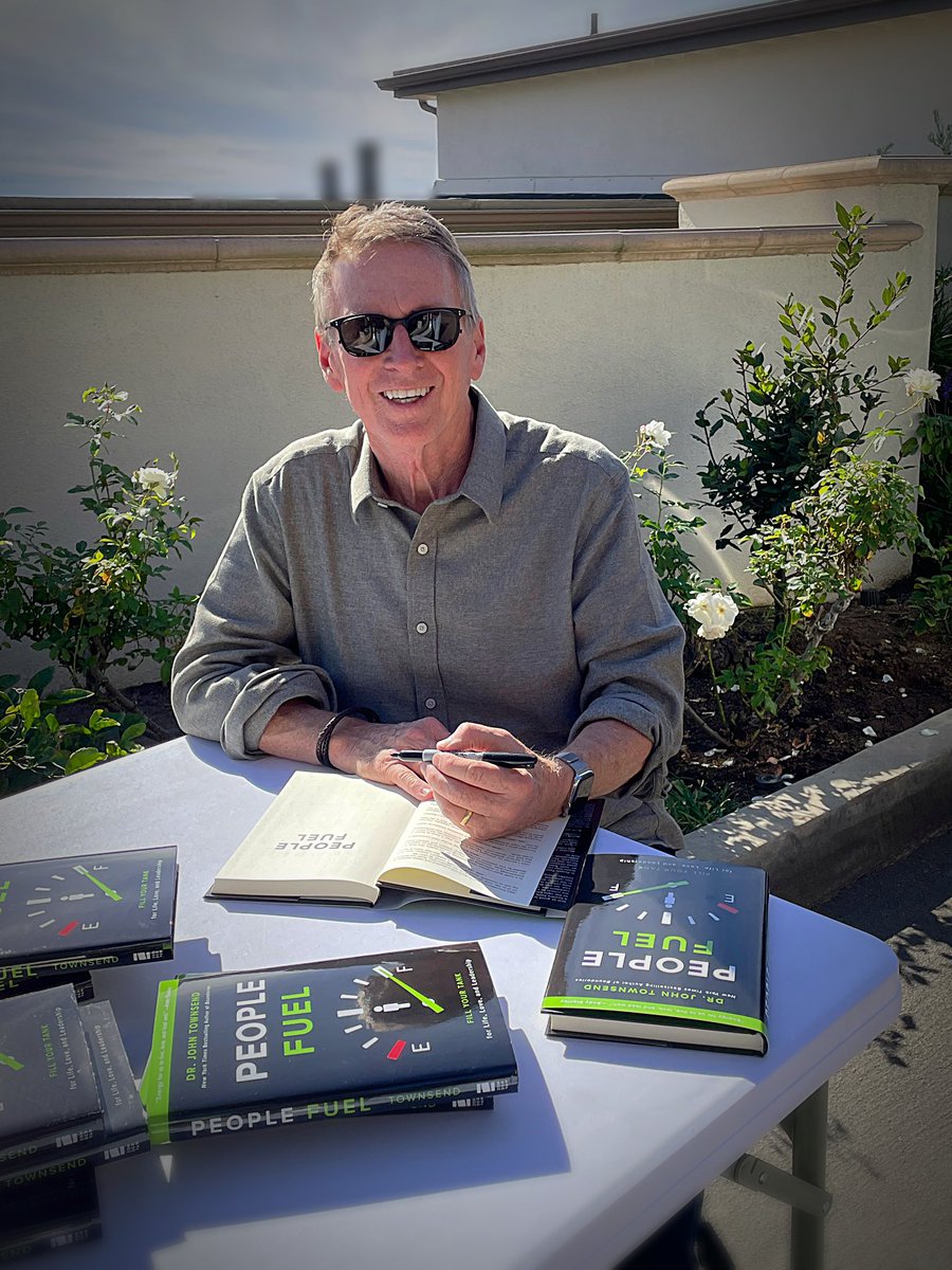 TownsendCUI's tweet photo. Our #TICUI founder, @dr.john_townsend signing #PeopleFuel books… 📚 Can you guess who’ll be receiving them? Comment below with your guess…👇

#townsendinstitute #concordiauniversity #irvine #drjohntownsend #booksigning https://t.co/gkzxwtGLRb