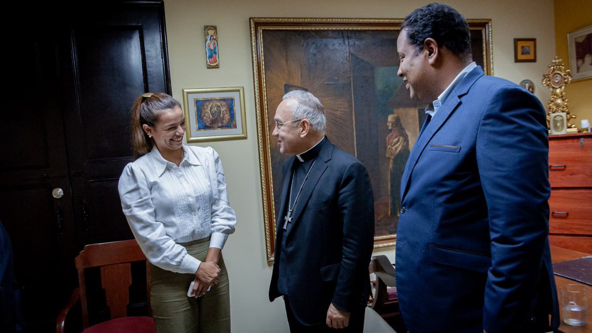 Gracias al excelentísimo monseñor Edgar Peña, arzobispo de la Iglesia católica, primer venezolano nuncio apostólico y sustituto de Asuntos Generales de la Secretaría de Estado de la Santa Sede, por su visita a Maracaibo para acompañar la misa del #18Nov, día central de la Chinita