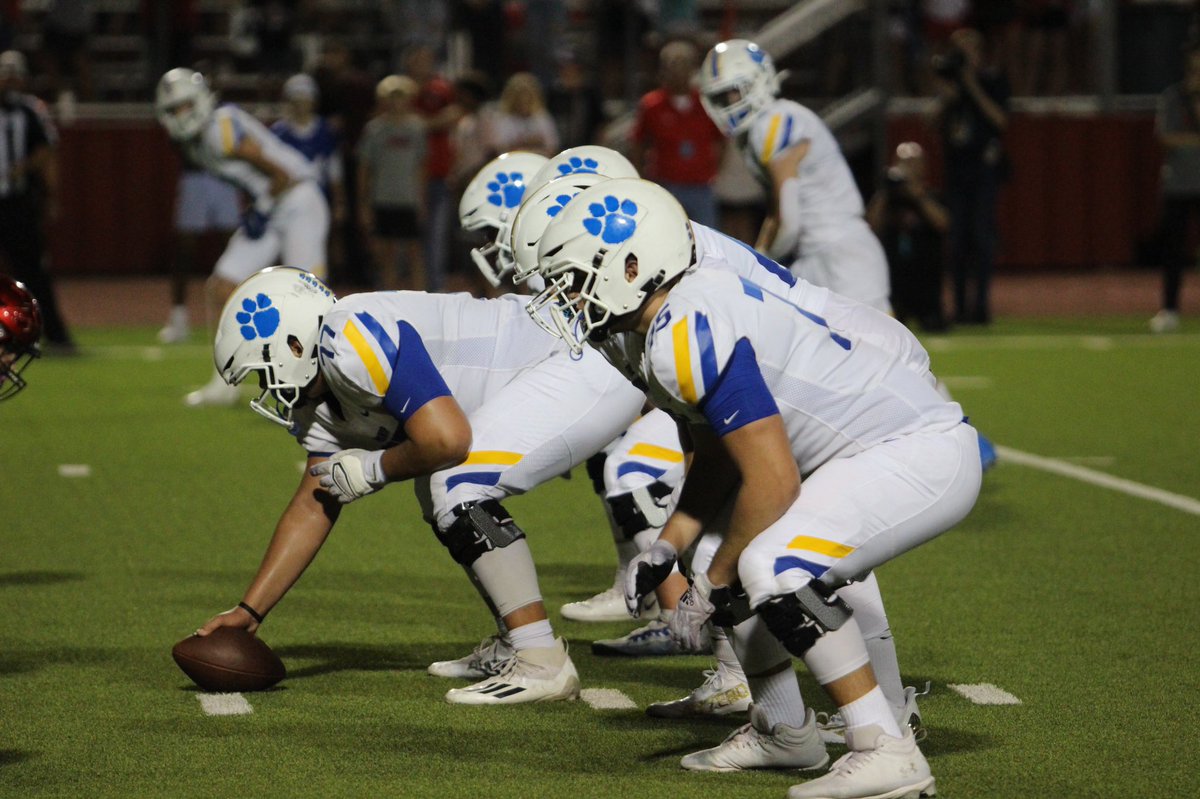 CoachHavensTX's tweet photo. 👊🏽 Beyond proud of this group of young men. The growth &amp; pursuit of getting better each day was fun to coach! They continued a standard up front &amp; have much more to prove. love these guys!! 🐖🥞🥞
#IKuMauMau🐾🐾 
@IsaiahKema @EliHicks71 @GraysonPage1 @greyson_pelsor @sowder_jake https://t.co/C5iPMHGUeC